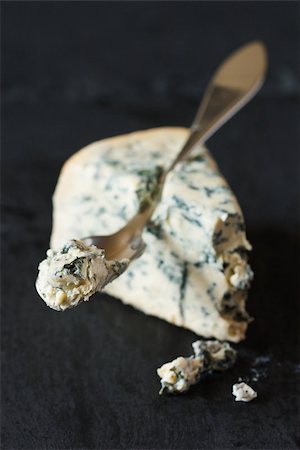 roquefort - Delicious blue cheese and silver stilton spoon close-up. Stockbilder - Microstock & Abonnement, Bildnummer: 400-07414886