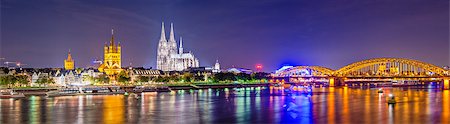 dom - Cologne, Germany panorama over the Rhine River. Foto de stock - Super Valor sin royalties y Suscripción, Código: 400-07415050