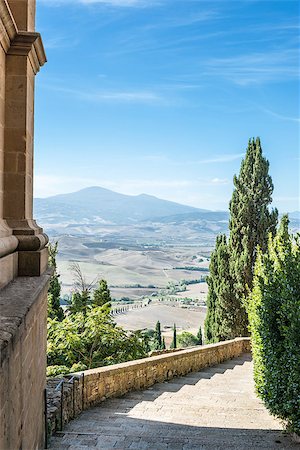 pienza - Stairs with beautiful Tuscany landscape in Pienza, Italy Foto de stock - Super Valor sin royalties y Suscripción, Código: 400-07415195