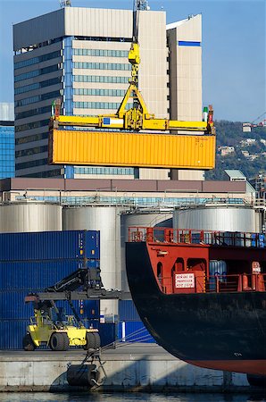 simsearch:400-05367965,k - maritime activity at the Mediterranean Port of Genoa,Italy Fotografie stock - Microstock e Abbonamento, Codice: 400-07415322