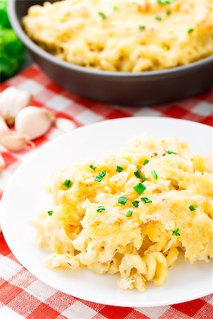 simsearch:400-04414168,k - Delicious baked macaroni and cheese with scallion Photographie de stock - Aubaine LD & Abonnement, Code: 400-07416368