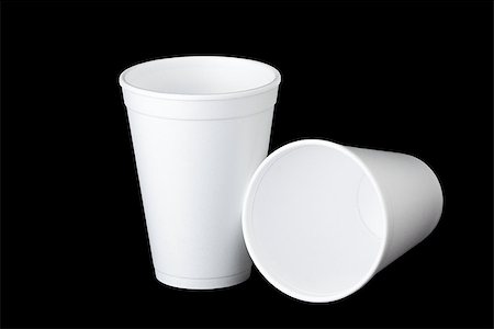 polystyrène - Two empty styrofoam cups on black. One up is upright and the second cup lays next to the first. Foto de stock - Super Valor sin royalties y Suscripción, Código: 400-07416637