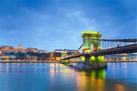 simsearch:400-08253455,k - Image of Budapest, capital city of Hungary, during twilight blue hour. Foto de stock - Super Valor sin royalties y Suscripción, Código: 400-07416856