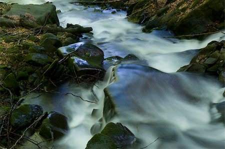simsearch:400-04904211,k - This is a mountain stream. Riversides are spread with fallen autumn leaves. Fotografie stock - Microstock e Abbonamento, Codice: 400-07418840