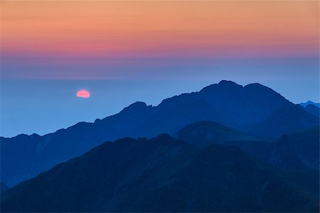 simsearch:400-07302061,k - sunrise over the Fagaras Mountains, Romania. View from Negoiu Peak  2535m Foto de stock - Royalty-Free Super Valor e Assinatura, Número: 400-07419034