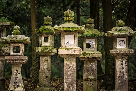 simsearch:400-04794378,k - Nara, Japan. Japanese lanterns at Kasuga-taisha Shrine. Photographie de stock - Aubaine LD & Abonnement, Code: 400-07419166