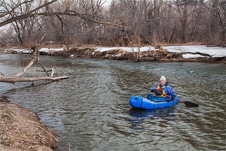 simsearch:400-07176700,k - senior male paddling a packraft (one-person light raft used for expedition or adventure racing) on the Cache la Poudre River in Fort Collins, Colorado, winter or early spring Foto de stock - Super Valor sin royalties y Suscripción, Código: 400-07419484