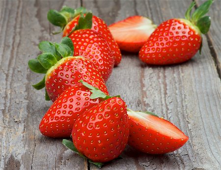 simsearch:400-08020671,k - Arrangement of Fresh Ripe Strawberries with Stems Full Body and Halves isolated on Rustic Wooden background Stock Photo - Budget Royalty-Free & Subscription, Code: 400-07410556