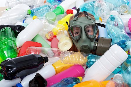 Child with gas mask covered with plastic bottles waste Photographie de stock - Aubaine LD & Abonnement, Code: 400-07410564