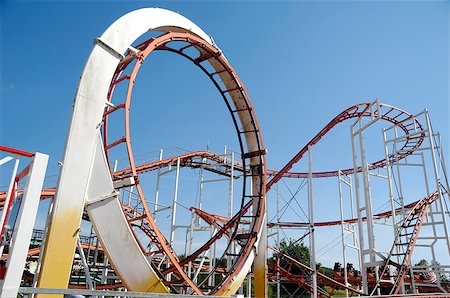 simsearch:400-05222693,k - Roller coaster track in amusement park Photographie de stock - Aubaine LD & Abonnement, Code: 400-07411288