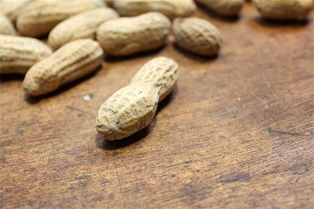 simsearch:400-04846153,k - Small pile of peanuts in shells over wood background Stock Photo - Budget Royalty-Free & Subscription, Code: 400-07411437