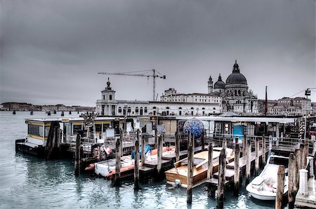 Tourist boats in historic Venice (with HDR processing) Stockbilder - Microstock & Abonnement, Bildnummer: 400-07413751