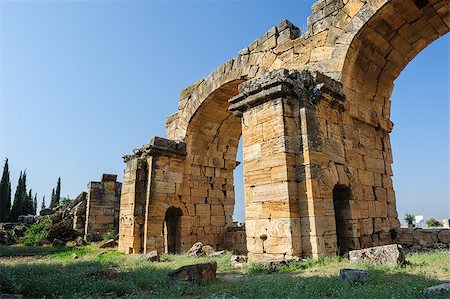 Ruins of ancient Hierapolis, now Pamukkale, Turkey Photographie de stock - Aubaine LD & Abonnement, Code: 400-07424150