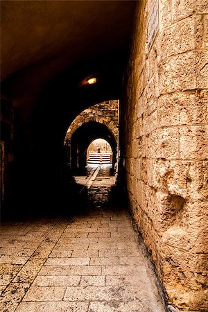 simsearch:873-06440347,k - An alley in the old city in Jerusalem. Photographie de stock - Aubaine LD & Abonnement, Code: 400-07425098