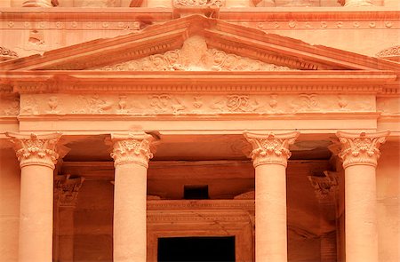 simsearch:400-04497075,k - The treasury at Petra, Lost rock city of Jordan. Petra's temples, tombs, theaters and other buildings are scattered over 400 square miles. UNESCO world heritage site Photographie de stock - Aubaine LD & Abonnement, Code: 400-07425414