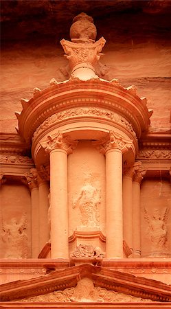 simsearch:400-05033205,k - Nabatean architecture detail of "The treasury" at Petra, Lost rock city of Jordan. Petra's temples, tombs, theaters and other buildings are scattered over 400 square miles. UNESCO world heritage site Photographie de stock - Aubaine LD & Abonnement, Code: 400-07425413