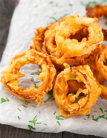 simsearch:400-08428899,k - Homemade crunchy fried onion rings on a parchment Foto de stock - Super Valor sin royalties y Suscripción, Código: 400-07425454