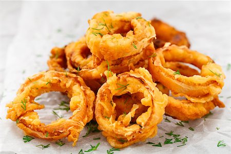 simsearch:400-08428899,k - Homemade crunchy fried onion rings on a parchment Foto de stock - Super Valor sin royalties y Suscripción, Código: 400-07425456