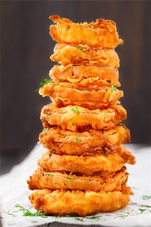 simsearch:400-08428899,k - Homemade crunchy fried onion rings on a parchment Foto de stock - Super Valor sin royalties y Suscripción, Código: 400-07425453