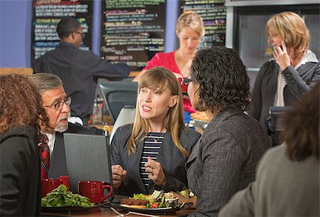 simsearch:400-07553657,k - Diverse group of business people eating lunch in cafeteria Stockbilder - Microstock & Abonnement, Bildnummer: 400-07426186