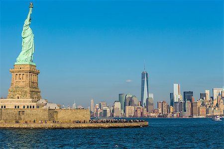 the Statue of Liberty virtually overlooking the city of New York. Foto de stock - Super Valor sin royalties y Suscripción, Código: 400-07427250
