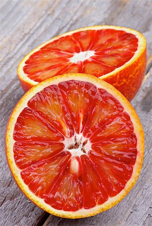 simsearch:400-08012355,k - Two Halves of Ripe Blood Oranges closeup on Rustic Wooden background Photographie de stock - Aubaine LD & Abonnement, Code: 400-07427713