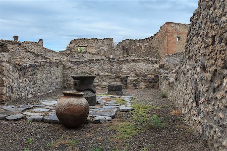 simsearch:400-07480606,k - ruins of Pompeii , which was destroyed and buried during the eruption of Mount Vesuvius in 79 AD Photographie de stock - Aubaine LD & Abonnement, Code: 400-07427916