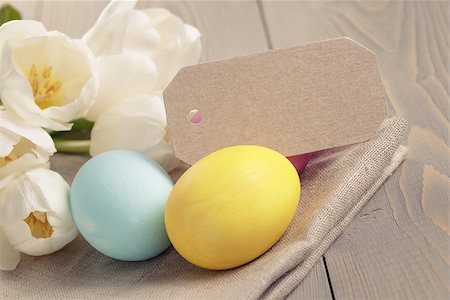 simsearch:400-04291976,k - easter eggs with tulips on table, card with copyspace Photographie de stock - Aubaine LD & Abonnement, Code: 400-07428994