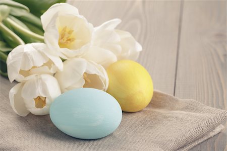 simsearch:400-04291976,k - pastel color easter eggs with tulips on table, slightly toned photo Photographie de stock - Aubaine LD & Abonnement, Code: 400-07428995