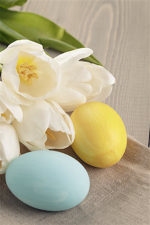 simsearch:400-04291976,k - pastel color easter eggs with tulips on table, slightly toned photo Photographie de stock - Aubaine LD & Abonnement, Code: 400-07428996