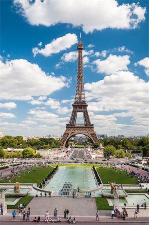 simsearch:400-05358655,k - Wonderful Eiffel Tower and fountains of Trocadero with blue sky in Paris France Stock Photo - Budget Royalty-Free & Subscription, Code: 400-07429457
