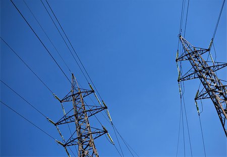 simsearch:6118-07440219,k - pillars with electricity transmitting lines in field under blue skies Photographie de stock - Aubaine LD & Abonnement, Code: 400-07429635