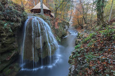 simsearch:400-06767512,k - Waterfall Bigar. Located at the intersection with the parallel 45 in Romania Foto de stock - Royalty-Free Super Valor e Assinatura, Número: 400-07429637