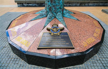 This memorial honours all men and women who served in the Royal Australian Air Force especially those who in so doing gave their lives or suffered lasting hurt. Photographie de stock - Aubaine LD & Abonnement, Code: 400-07429860