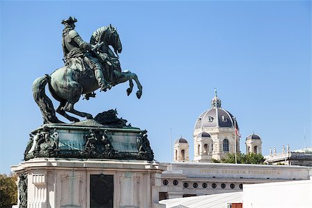 Statue of Prince Eugene of Savoy in the Hofburg Palace, Vienna, Austria Foto de stock - Super Valor sin royalties y Suscripción, Código: 400-07420378