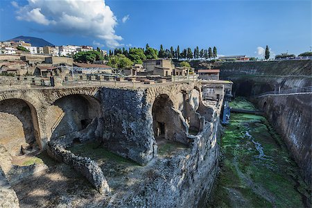 simsearch:400-07480606,k - General View of Excavations of Roman town buried by Versuvious in AD79. Herculaneum, Italy Photographie de stock - Aubaine LD & Abonnement, Code: 400-07421424