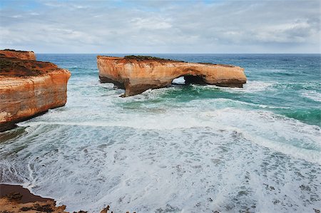 simsearch:400-07406095,k - Famous rocks London Bridge in the rain,Great Ocean Road, Australia Foto de stock - Super Valor sin royalties y Suscripción, Código: 400-07421797