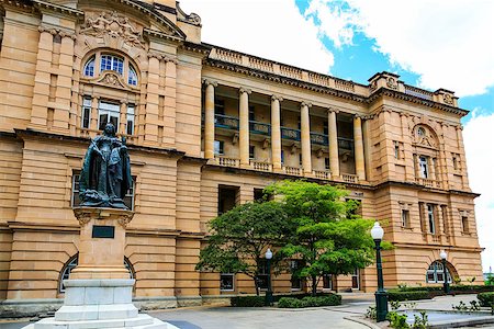 queen victoria building - Statue of Queen Victoria in front of Queensland Arts building, Brisbane Photographie de stock - Aubaine LD & Abonnement, Code: 400-07421970