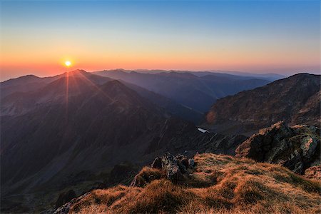 simsearch:400-07302061,k - sunrise over the Fagaras Mountains, Romania. View from Negoiu Peak  2535m Foto de stock - Royalty-Free Super Valor e Assinatura, Número: 400-07422987
