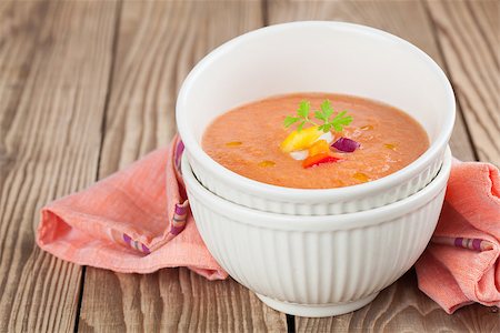 Healthy, delicious and refreshing Spanish cold soup gazpacho in bowls Stockbilder - Microstock & Abonnement, Bildnummer: 400-07430069