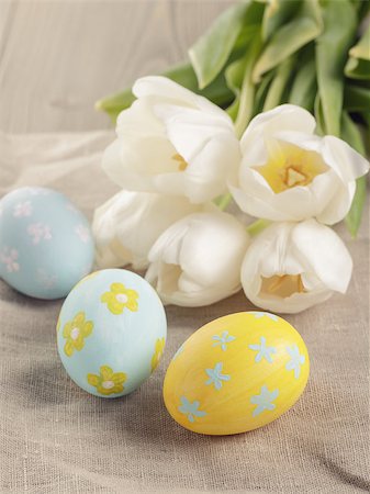 simsearch:400-04291976,k - pastel color easter eggs with tulips on table, slightly toned photo Photographie de stock - Aubaine LD & Abonnement, Code: 400-07430251
