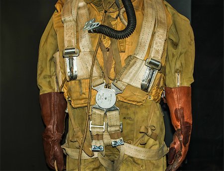Typical airmen's costume of World War 2 now in a museum. Foto de stock - Super Valor sin royalties y Suscripción, Código: 400-07430757