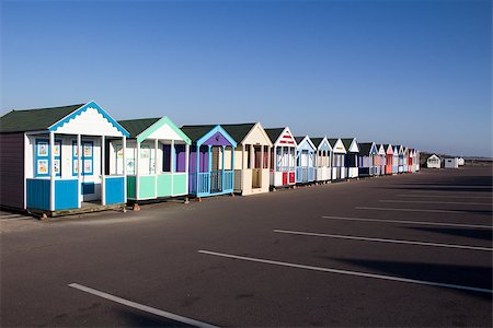 southwold - Beach Huts at Southwold, Suffolk , England, viewed from the car park. Foto de stock - Super Valor sin royalties y Suscripción, Código: 400-07430806