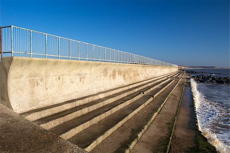 southwold - Sea wall and steps at Southwold, Suffolk , England. Stockbilder - Microstock & Abonnement, Bildnummer: 400-07430801