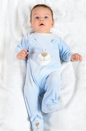 simsearch:400-04737497,k - Cute baby boy is lying on the white blanket looking at camera Stockbilder - Microstock & Abonnement, Bildnummer: 400-07431127