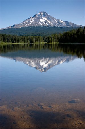 Mountain Lake called Trillium near Mount Hood, Oregon USA Photographie de stock - Aubaine LD & Abonnement, Code: 400-07444733