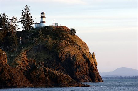 A Lighhouse stands at the mouth of the mighty Columbia River Stock Photo - Budget Royalty-Free & Subscription, Code: 400-07444781