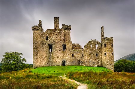 Scenic view of old medieval Kilchurn castle ruins in Scottish Highlands, United Kingdom Foto de stock - Super Valor sin royalties y Suscripción, Código: 400-07449236