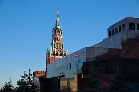 spassky tower - Lenin's Mausoleum and Spaska Tower of Moscow Kremlin on Red Square. Foto de stock - Super Valor sin royalties y Suscripción, Código: 400-07450272