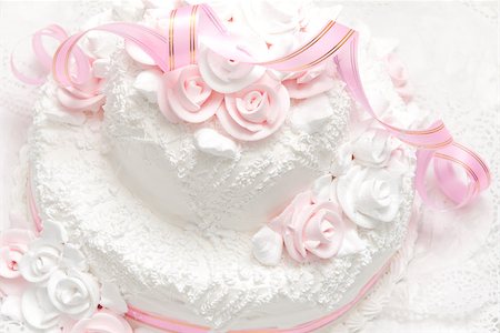 Pink and white delicious luxurious wedding cake with roses Stockbilder - Microstock & Abonnement, Bildnummer: 400-07464664